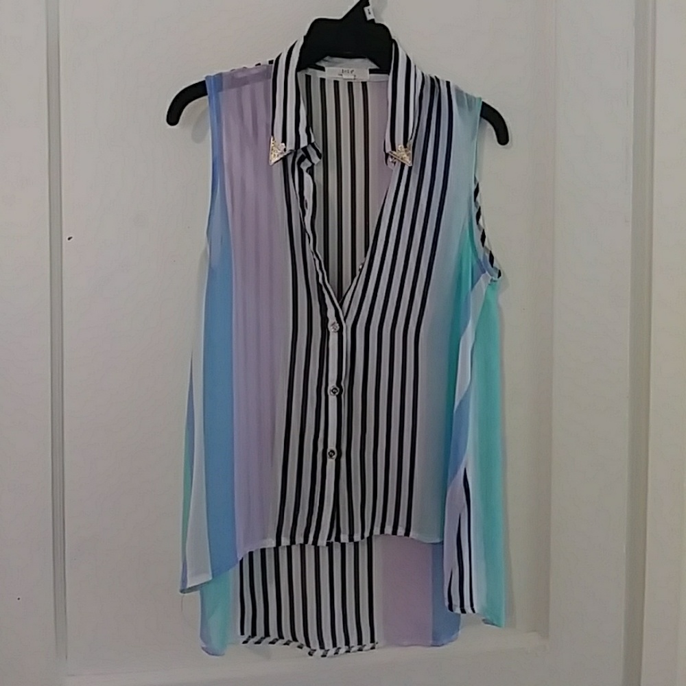 Adorable asymmetrical blouse.